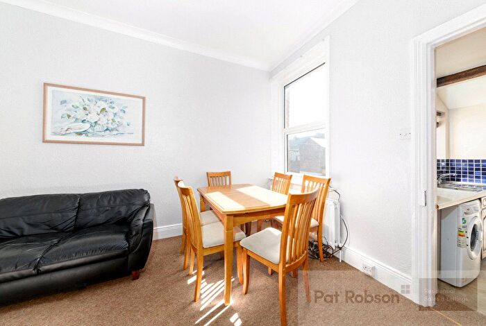 3 Bedroom Flat To Rent In Salters Road, Gosforth, Newcastle Upon Tyne, NE3