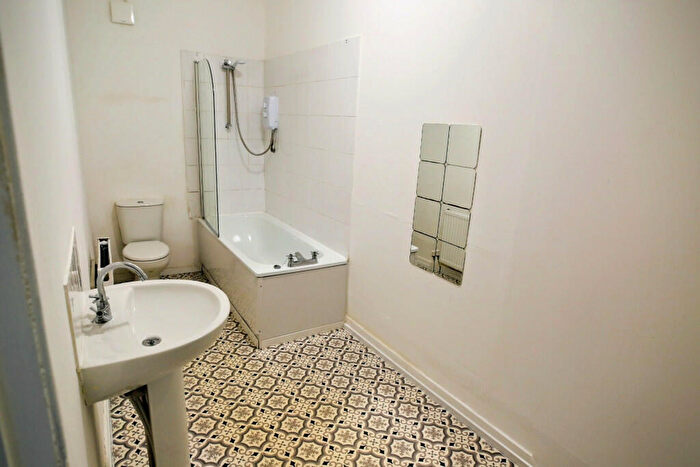 2 Bedroom Flat To Rent In Dixon Avenue, Govanhill, G42