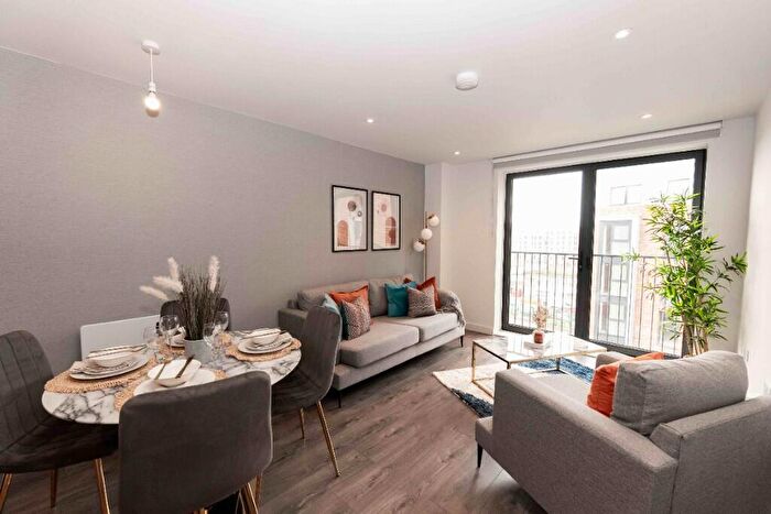 2 Bedroom Apartment To Rent In Cross Lane, Manchester, Greater Manchester, M5