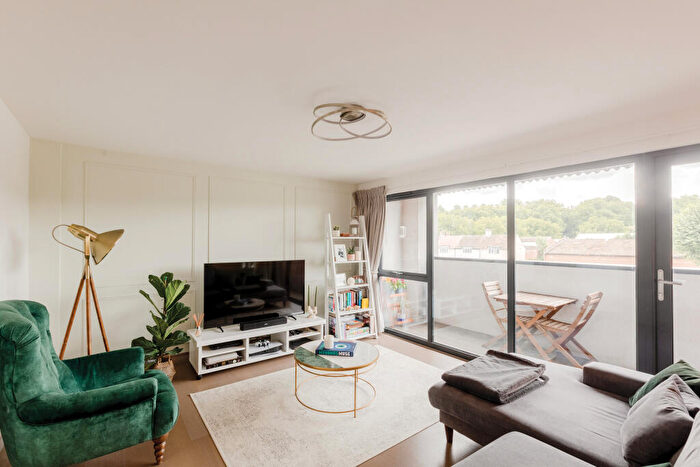 2 Bedroom Flat For Sale In St Luke's Hall, William Street, Bedminster, Bristol, BS3