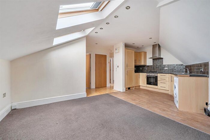 2 Bedroom Flat To Rent In Canford Lane, Bristol, BS9