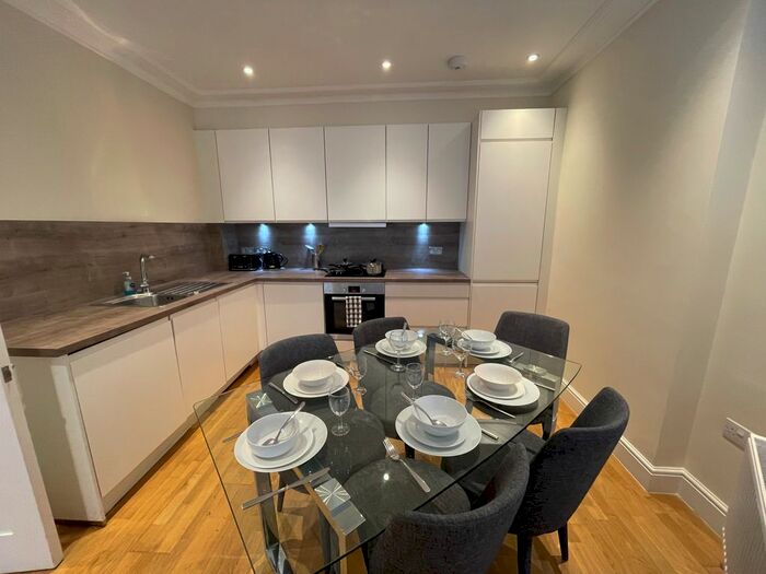 3 Bedroom Flat To Rent In Hamlet Gardens, Hammersmith, London, W6