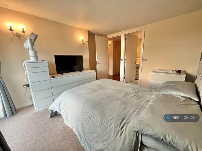 2 Bedroom Flat To Rent In Cedar Court, Prestwich, Manchester, M25