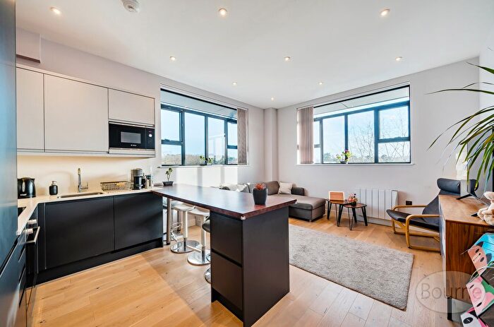 1 Bedroom Flat For Sale In Albert Drive, Woking, Surrey, GU21