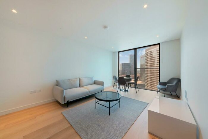 1 Bedroom Apartment For Sale In Hampton Tower, South Quay Plaza, Canary Wharf, E14