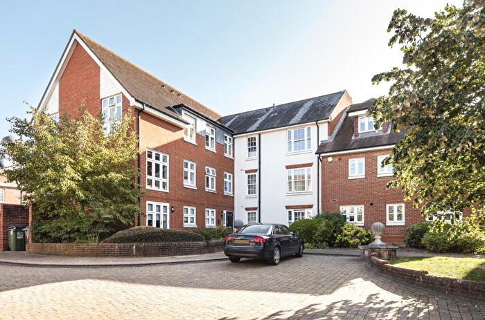 3 Bedroom Flat To Rent In Hewells Court, Horsham, RH12
