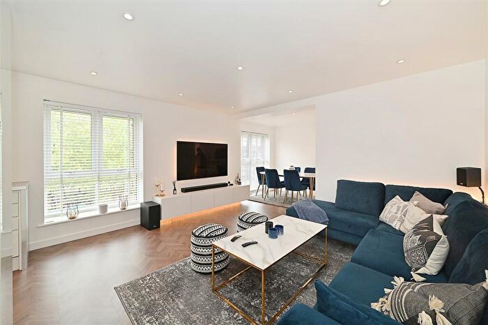 2 Bedroom Apartment To Rent In Drake Hall, Britannia Village, E16