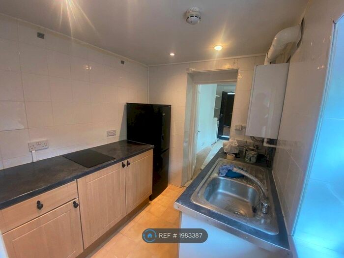 Studio To Rent In Evering Road, Hackney, E5