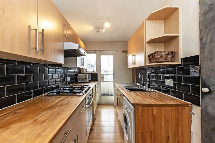2 Bedroom Flat To Rent In Fairfield Street, Wandsworth, SW18