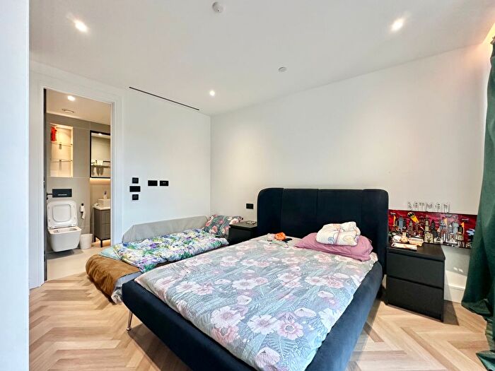 2 Bedroom Flat To Rent In Brigade Mews, London, SE1