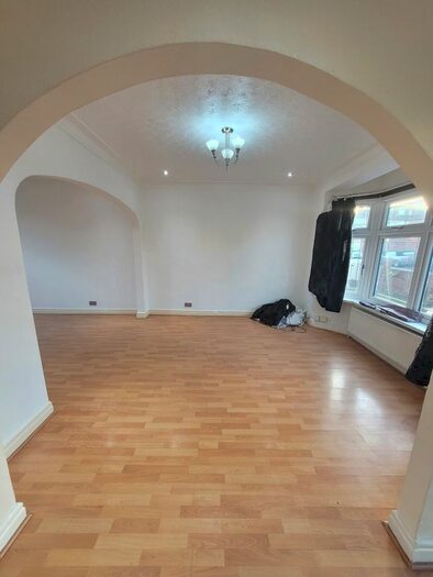 3 Bedroom Terraced House To Rent In Cantley Gardens, Ilford, IG2