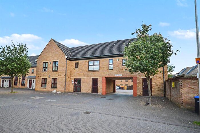 2 Bedroom Flat To Rent In Park Corner, St James, NN5
