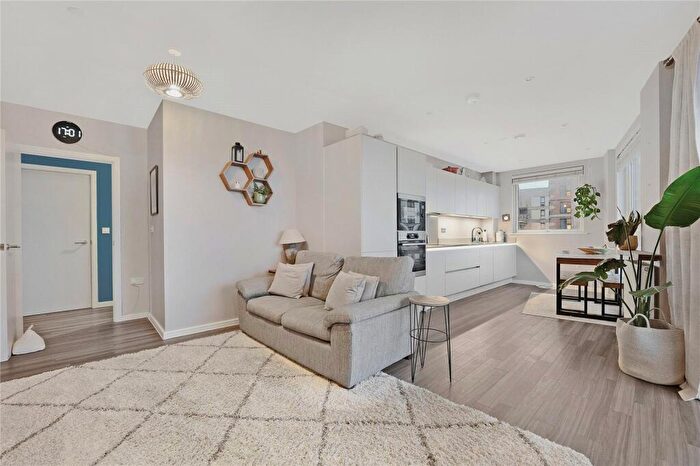 2 Bedroom Flat For Sale In Troubridge Square, Walthamstow, London, E17