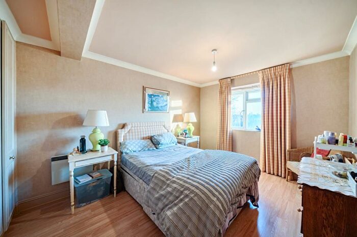 1 Bedroom Flat To Rent In Rockley Road, Brook Green, W14