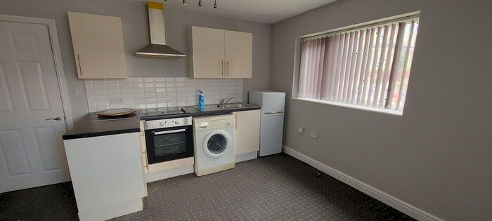 1 Bedroom Flat To Rent In Whetley Hill, Manningham, Bradford, BD8