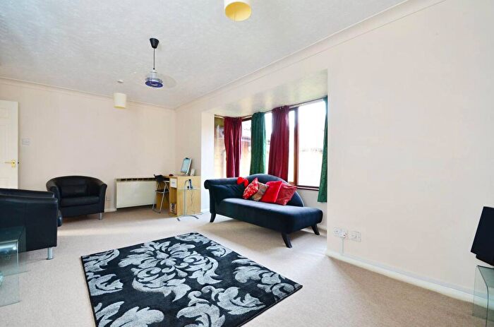 2 Bedroom Flat To Rent In Linwood Close, Camberwell, London, SE5