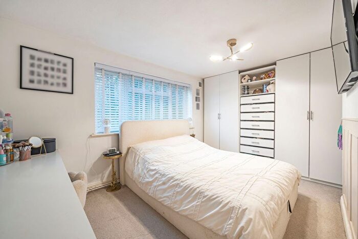 1 Bedroom Flat For Sale In Headley Drive, Epsom, KT18