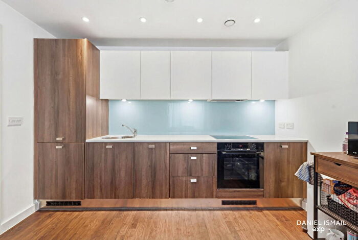 2 Bedroom Flat For Sale In The Icon, Southernhay, Basildon, SS14