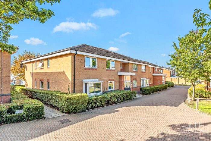 2 Bedroom Flat For Sale In Warwick Close, Hornchurch, RM11