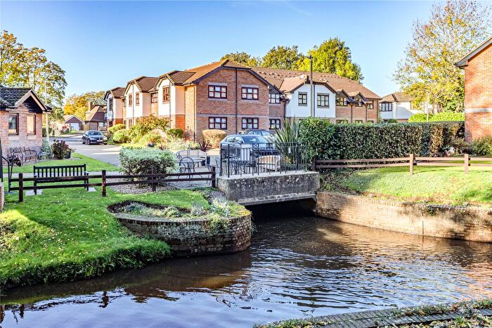 2 Bedroom Flat For Sale In Addlestone, Surrey, KT15