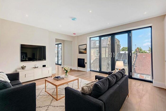 1 Bedroom Apartment To Rent In Glebe Road, Dalston, E8