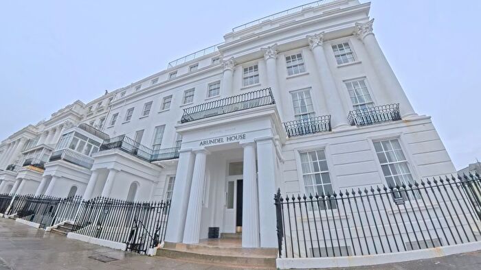 3 Bedroom Flat To Rent In Arundel Terrace, Brighton, BN2