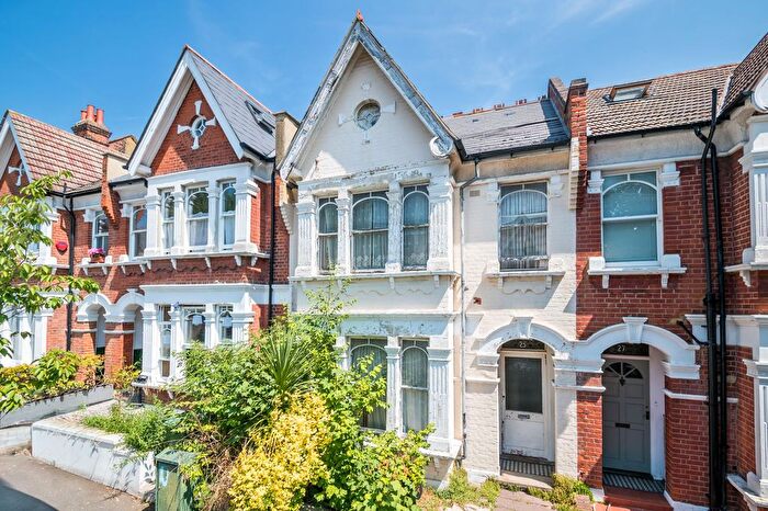 6 Bedroom Property For Sale In Elfindale Road, London, SE24