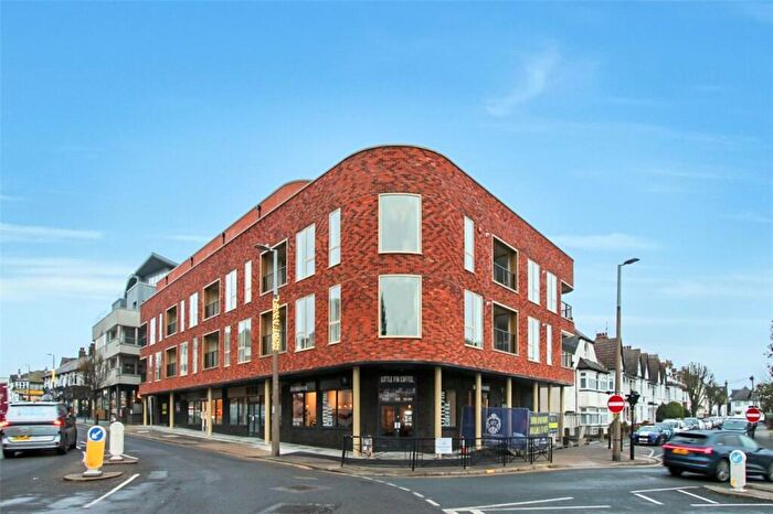 2 Bedroom Apartment To Rent In Broadway, Leigh-on-Sea, Essex, SS9