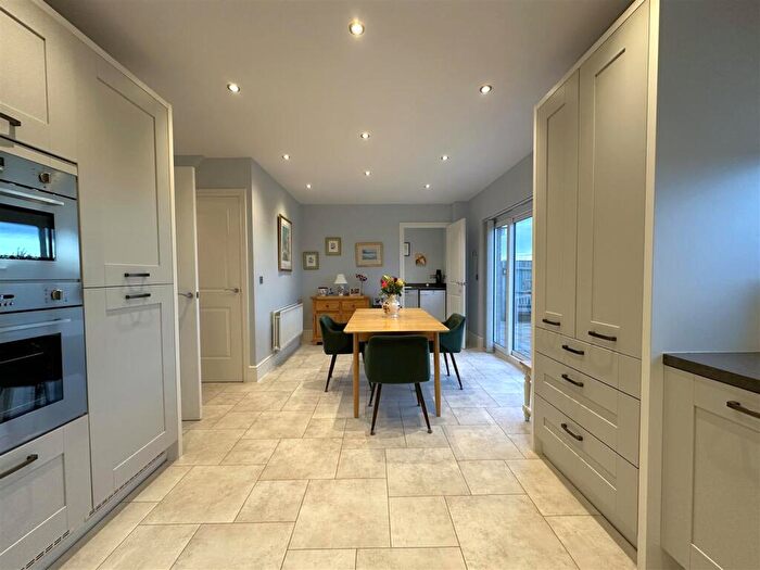 4 Bedroom Detached House For Sale In Cherhill Way, Calne, SN11