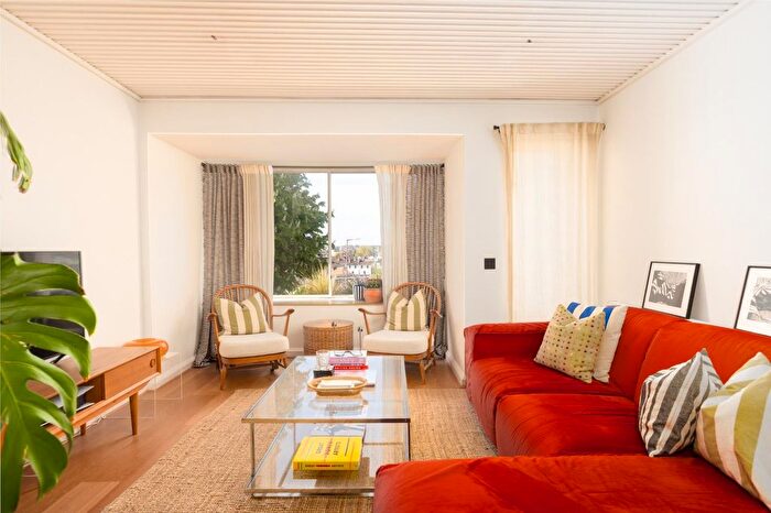 2 Bedroom Flat For Sale In Fernleigh Court, Redland, BS6