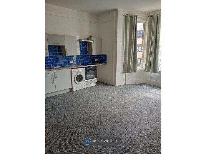 1 Bedroom Flat To Rent In First Floor, Weston-Super-Mare, BS23