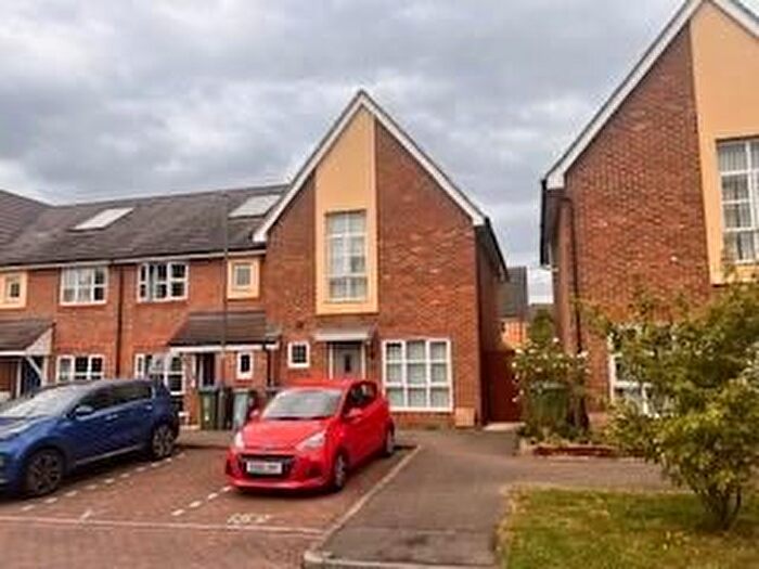 3 Bedroom End Of Terrace House To Rent In Fuggle Drive, Aylesbury, HP21