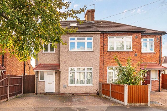 4 Bedroom Semi Detached House For Sale In Spring Grove Crescent, Hounslow, TW3