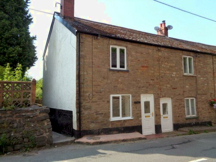 2 Bedroom Cottage To Rent In Tiverton Road, Bampton, Devon, EX16