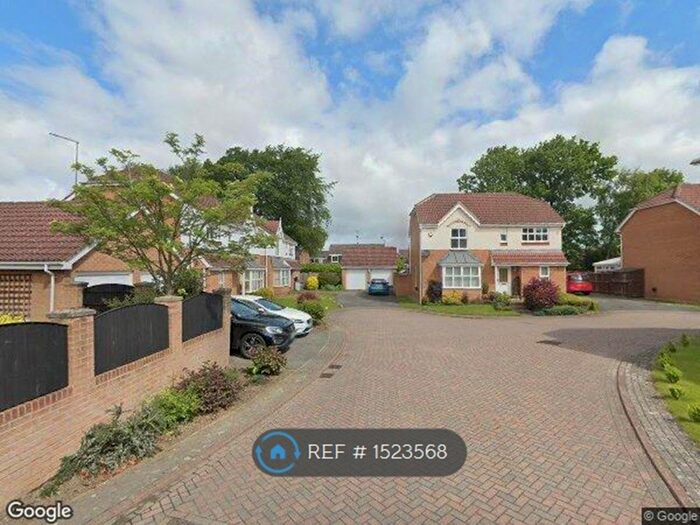 4 Bedroom Detached House To Rent In Middlethorne Mews, Leeds, LS17