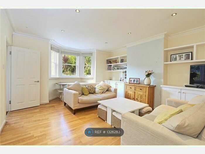 2 Bedroom Flat To Rent In Thornton House, London SW19