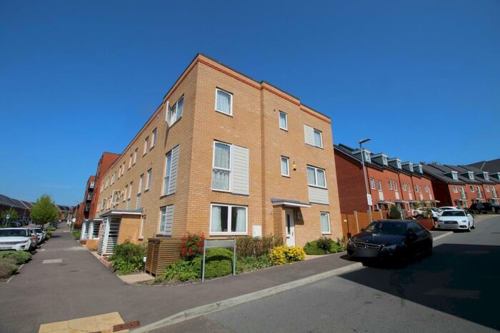 4 Bedroom Town House To Rent In Foster Drive Dartford, DA1