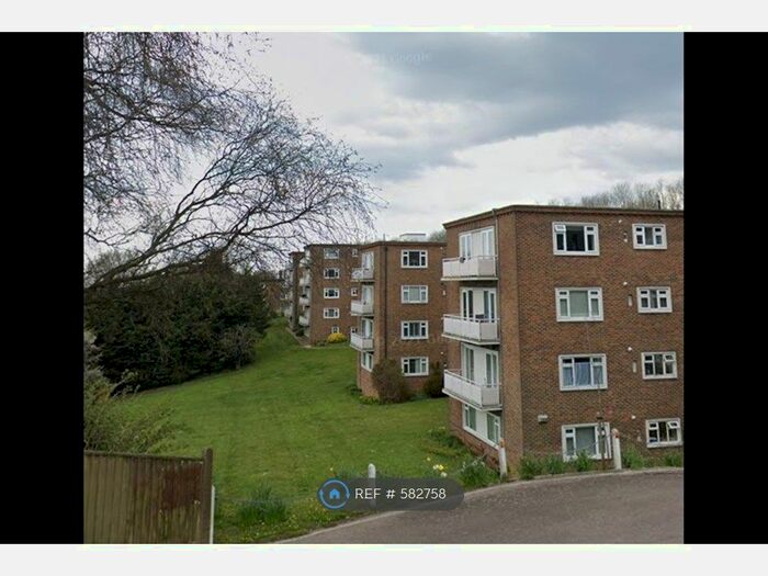 3 Bedroom Flat To Rent In Woodland Court, Hove, BN3