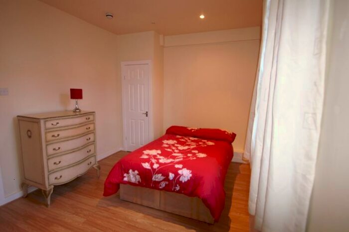 5 Bedroom Terraced House To Rent In Ashville Avenue, Hyde Park, Leeds, LS6