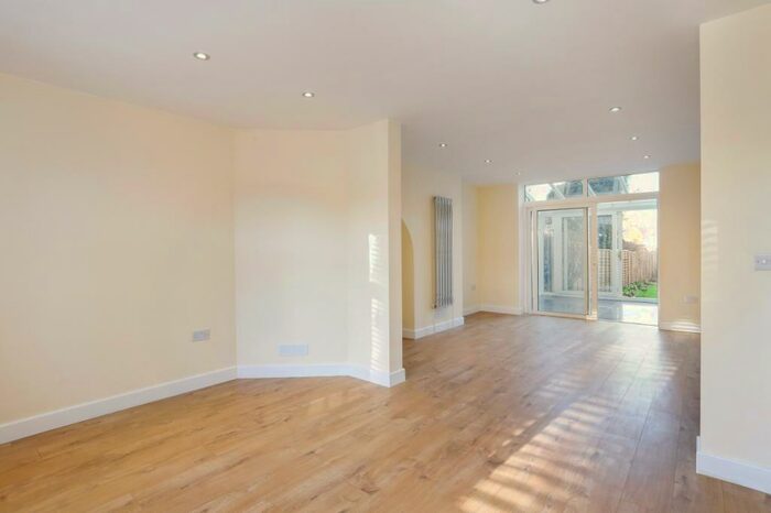 4 Bedroom Detached House To Rent In Crescent Road Caterham, CR3