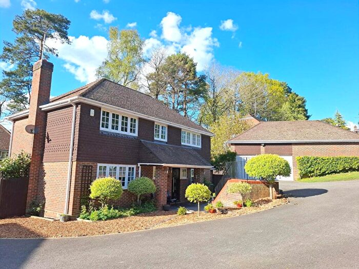4 Bedroom Detached House For Sale In Fairway Heights, Camberley, Surrey, GU15