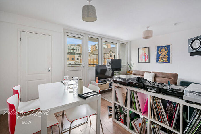 3 Bedroom Flat For Sale In Bow Common Lane, London, E3