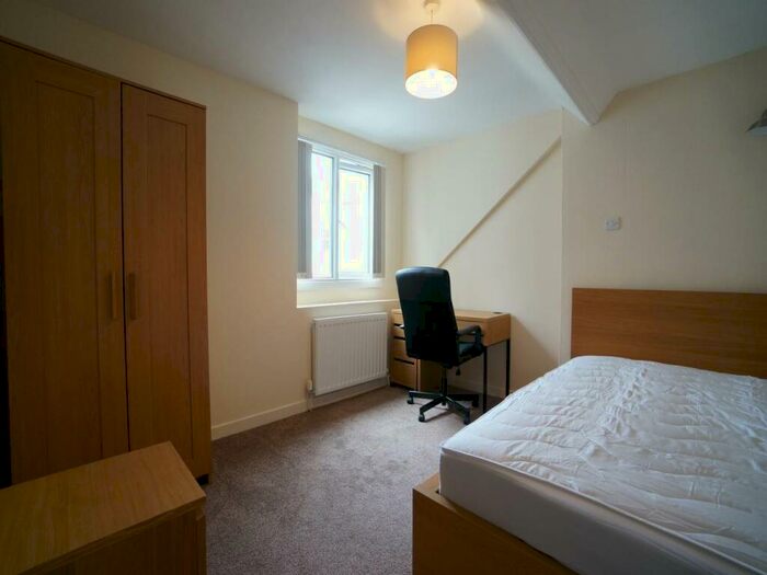 2 Bedroom House To Rent In Apartment, Bangor, Gwynedd, LL57