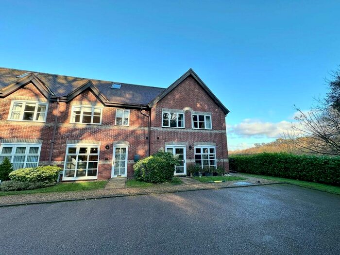 4 Bedroom Semi-Detached House To Rent In Whitlingham Hall, NR14