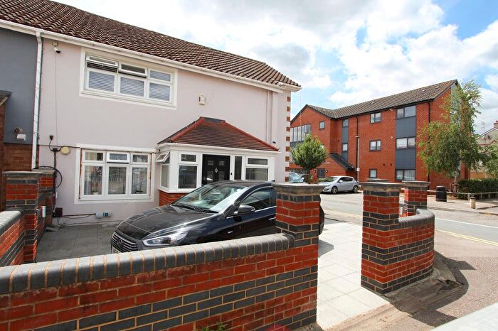 8 Bedroom Detached House For Sale In King George Road, Waltham Abbey, EN9