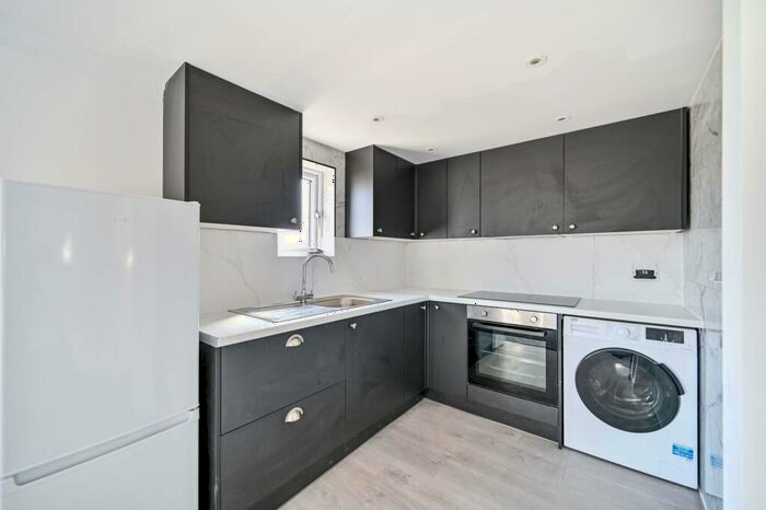 1 Bedroom Flat To Rent In Windsor Avenue, New Malden, KT3