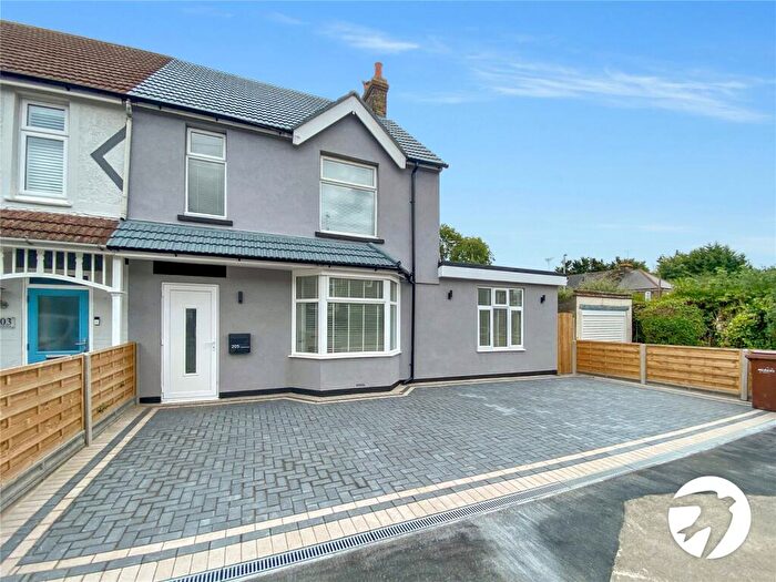 4 Bedroom Semi Detached House To Rent In Sturdee Avenue, Gillingham, Kent, ME7