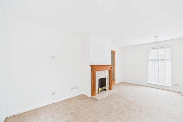 3 Bedroom Terraced House For Sale In Meadow Way, Leighton Buzzard, LU7