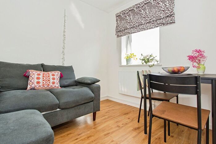 2 Bedroom Flat For Sale In Corrie Road, Cambridge, Cambridgeshire, CB1