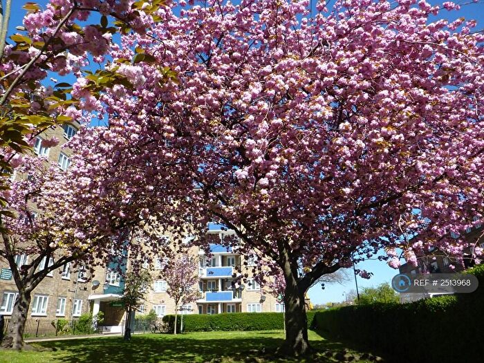 3 Bedroom Flat To Rent In Ambleside, London, NW1